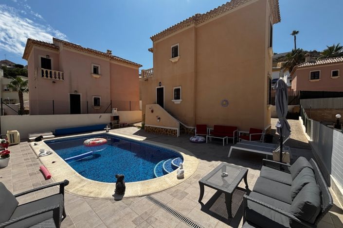 Image No.1-3 Bed Villa for sale