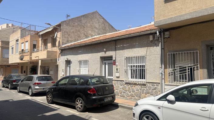 Image No.1-4 Bed Townhouse for sale