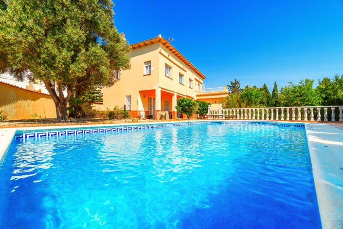 Image No.2-Villa de 4 chambres à vendre à Torrevieja