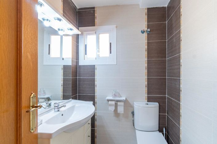 Image No.29-4 Bed Villa for sale