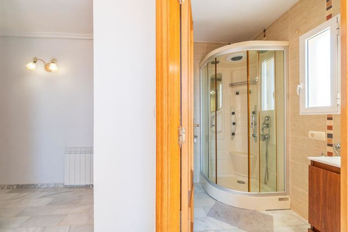 Image No.40-4 Bed Villa for sale