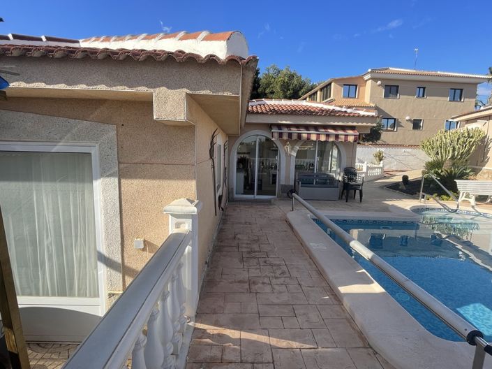 Image No.17-5 Bed Villa for sale