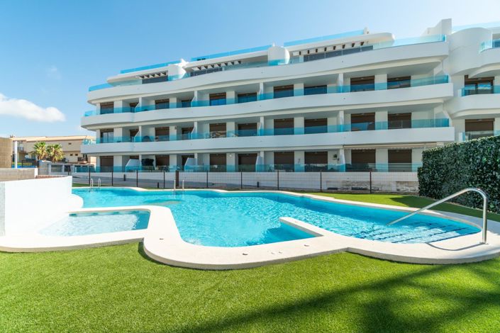 Image No.1-4 Bed Apartment for sale