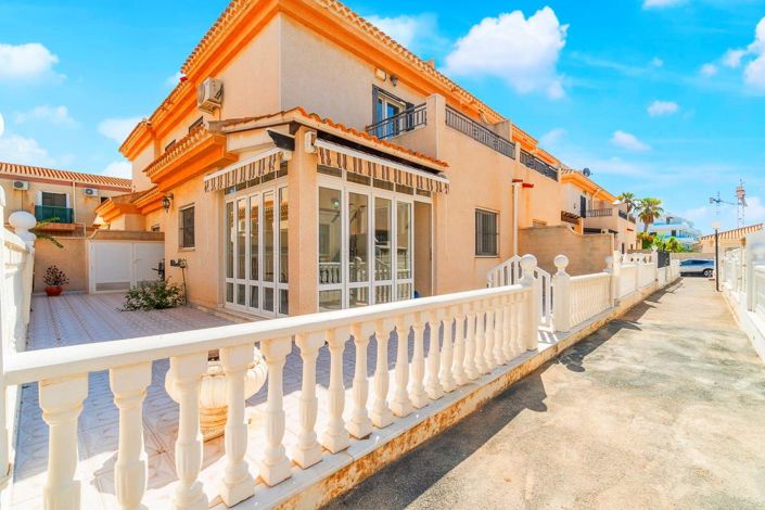 Image No.1-3 Bed Townhouse for sale