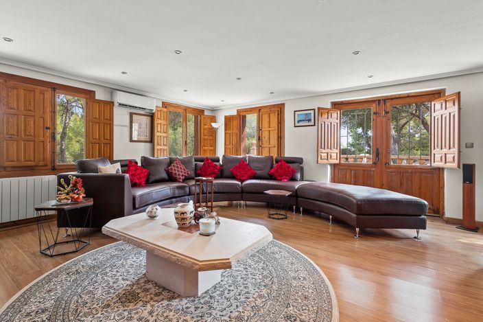 Image No.10-4 Bed Country House for sale