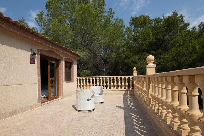 Image No.30-4 Bed Country House for sale