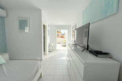 69874beachside-villa-la-zenia-13