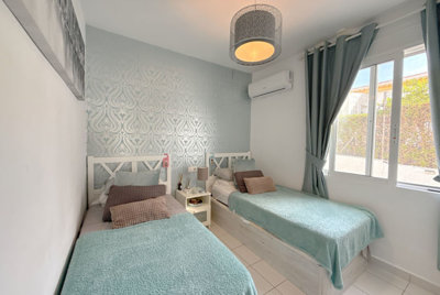 69874beachside-villa-la-zenia-14