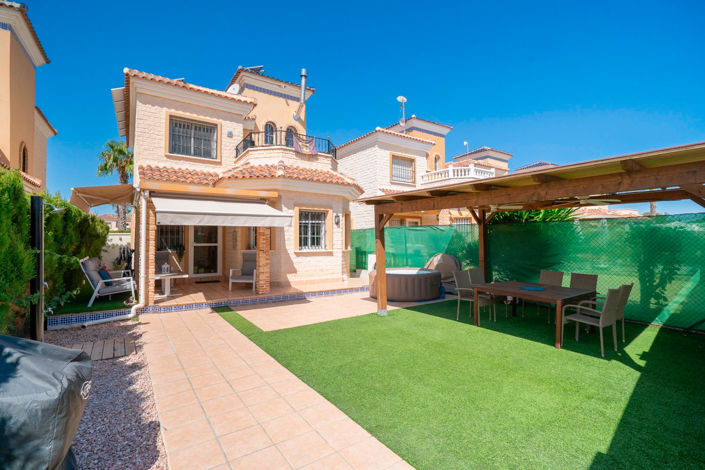 Image No.1-3 Bed Villa for sale