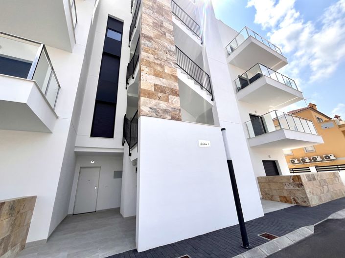 Image No.28-2 Bed Apartment for sale