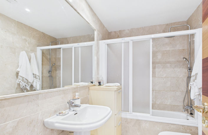 Image No.19-3 Bed Townhouse for sale