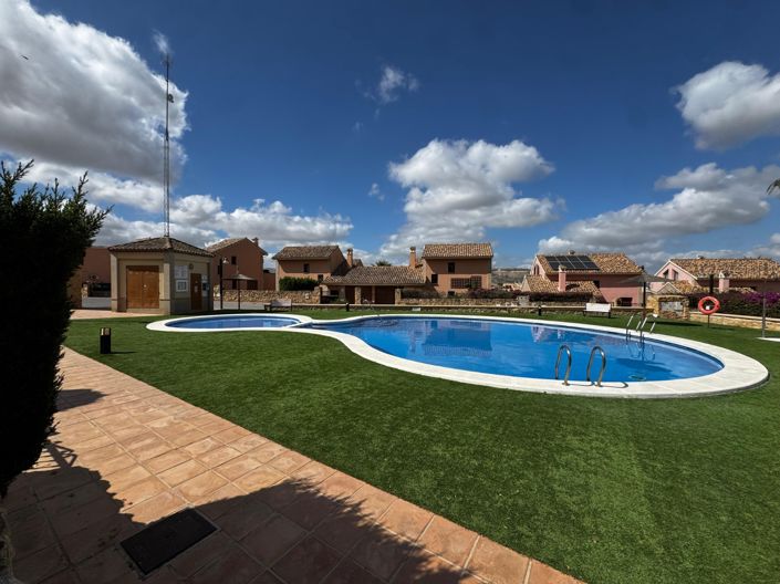 Image No.3-2 Bed Townhouse for sale