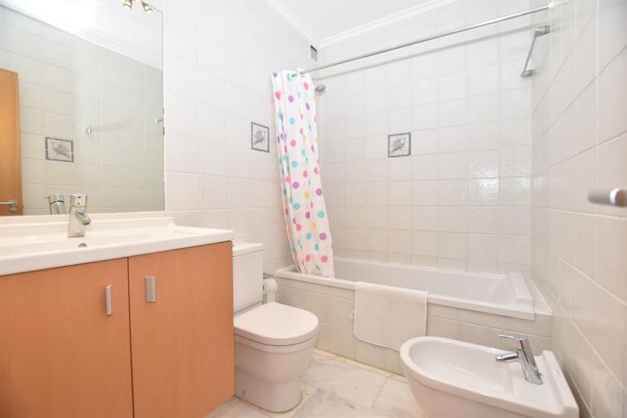 Image No.8-2 Bed Townhouse for sale