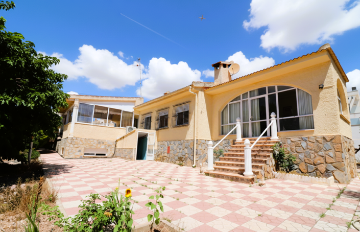 Image No.1-Villa de 4 chambres à vendre à Ciudad Quesada