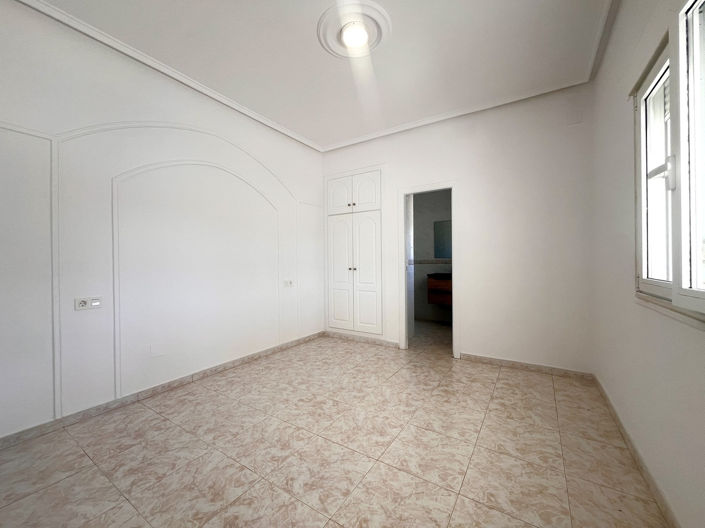 Image No.12-3 Bed Villa for sale