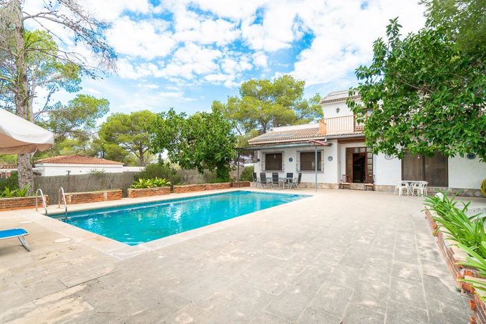 Image No.2-4 Bed Villa for sale