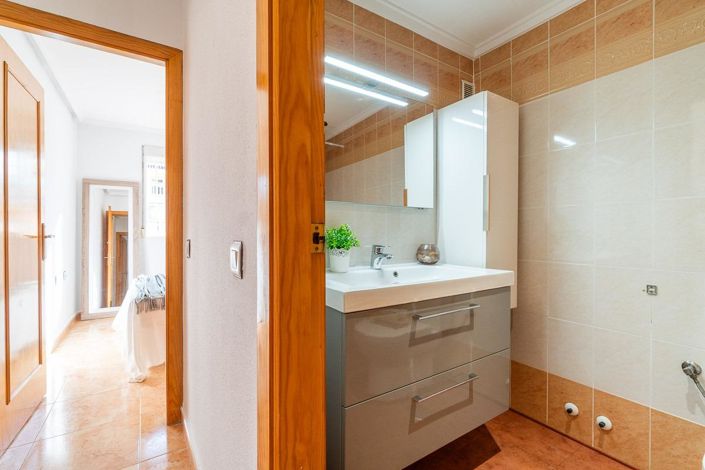 Image No.21-2 Bed Townhouse for sale