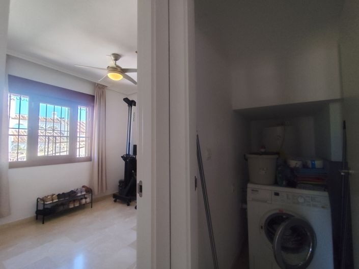 Image No.18-3 Bed Townhouse for sale