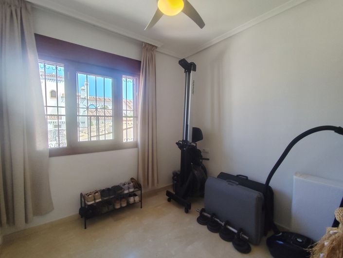 Image No.19-3 Bed Townhouse for sale