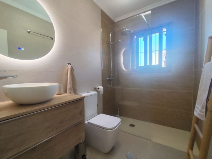 Image No.21-3 Bed Townhouse for sale