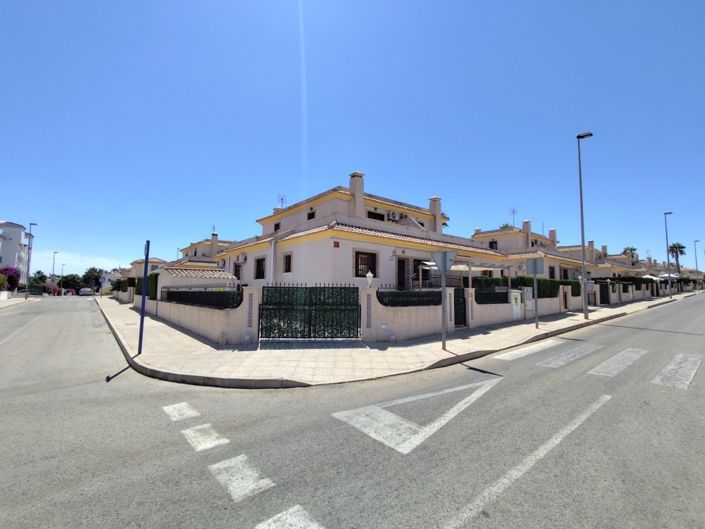 Image No.34-3 Bed Townhouse for sale