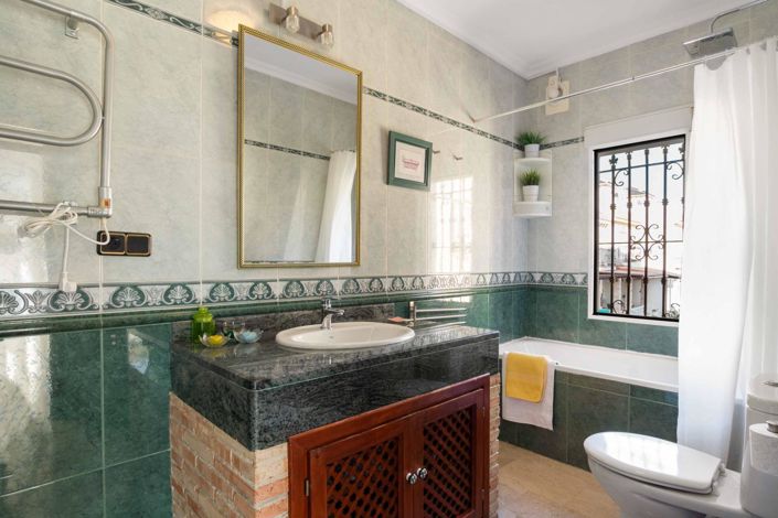 Image No.15-5 Bed House for sale