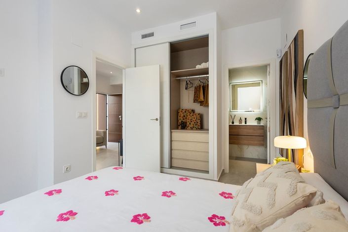 Image No.15-3 Bed Townhouse for sale