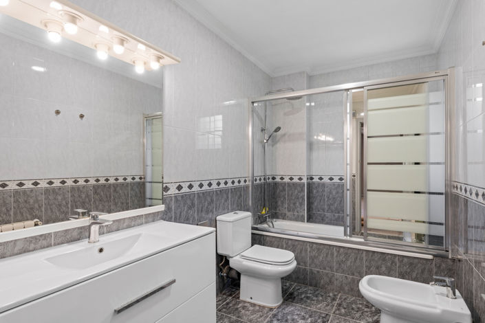 Image No.9-4 Bed Villa for sale