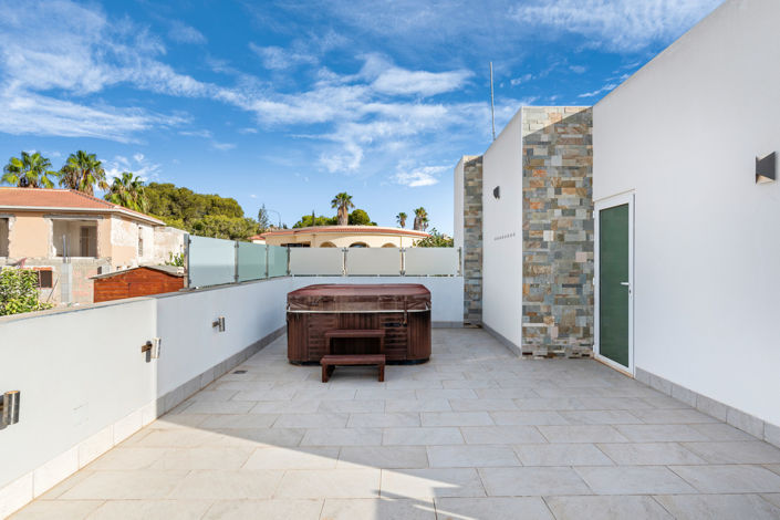 Image No.32-4 Bed Villa for sale