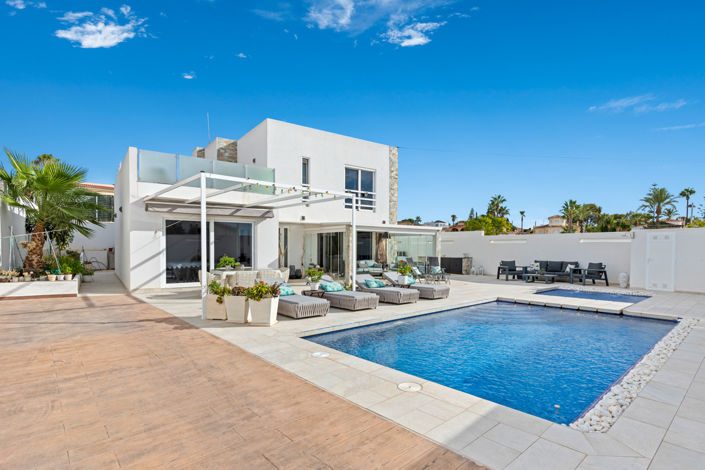 Image No.48-4 Bed Villa for sale