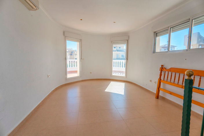 Image No.23-4 Bed Villa for sale