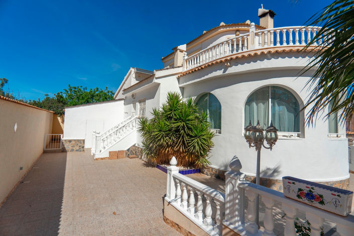 Image No.4-4 Bed Villa for sale