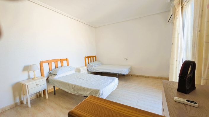 Image No.15-3 Bed Townhouse for sale