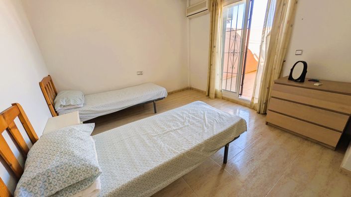 Image No.16-3 Bed Townhouse for sale