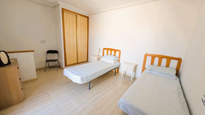 Image No.17-3 Bed Townhouse for sale