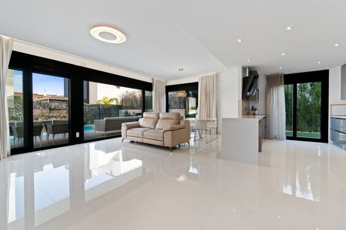 Image No.3-3 Bed Villa for sale