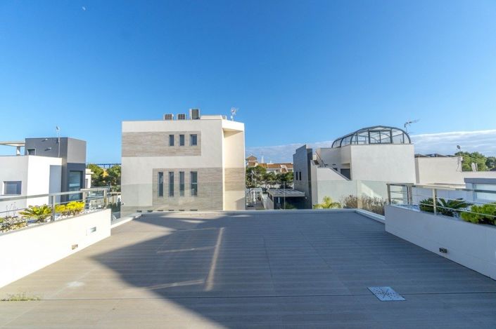 Image No.32-3 Bed Villa for sale