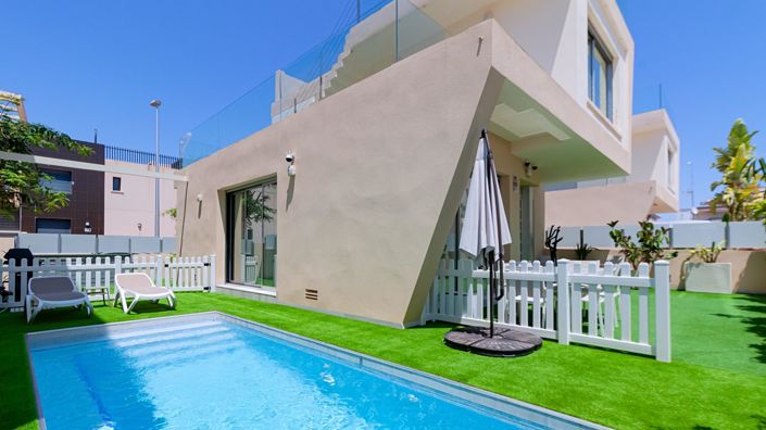 Image No.1-3 Bed Villa for sale