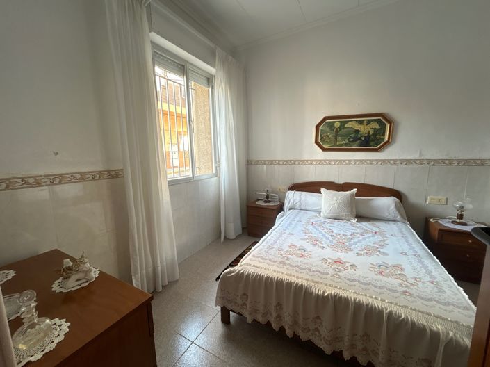 Image No.12-3 Bed Townhouse for sale