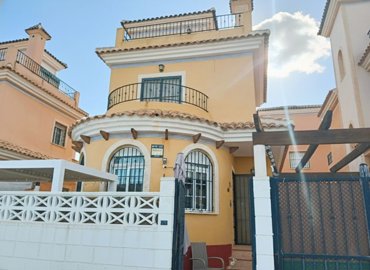 72424losmontesinosvilla