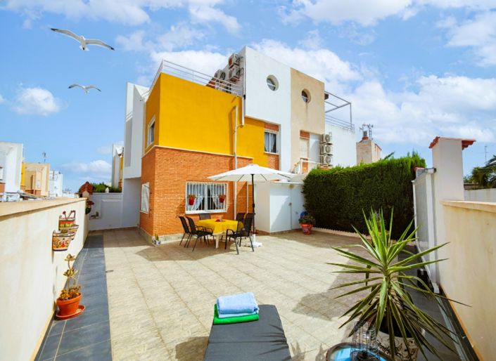 Image No.1-3 Bed Townhouse for sale