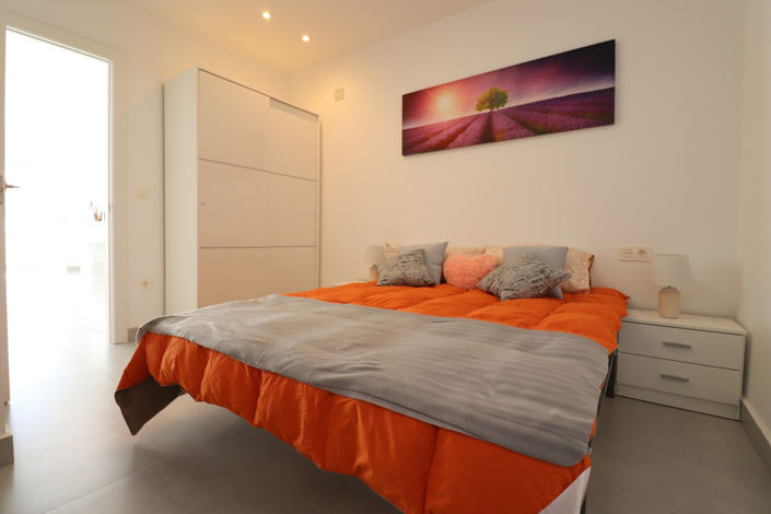 Image No.12-2 Bed Townhouse for sale