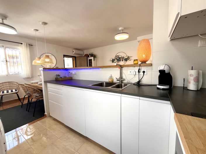 Image No.8-3 Bed Townhouse for sale