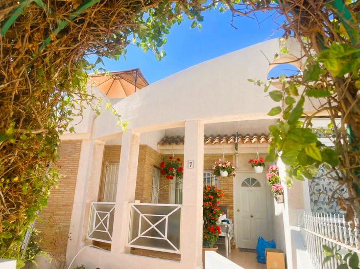 Image No.1-3 Bed Townhouse for sale