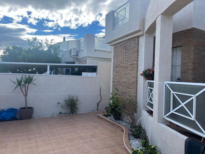 Image No.12-3 Bed Townhouse for sale