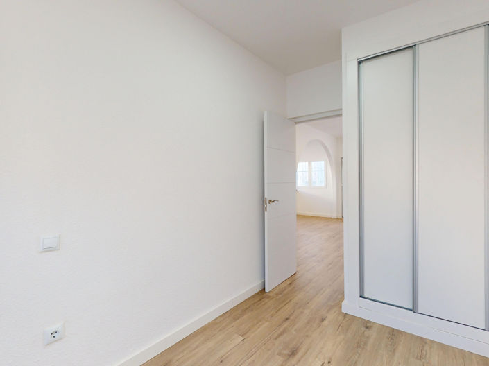 Image No.14-2 Bed Townhouse for sale