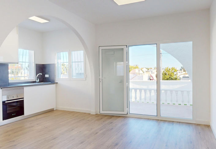 Image No.15-2 Bed Townhouse for sale