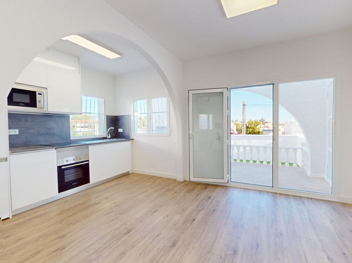 Image No.16-2 Bed Townhouse for sale