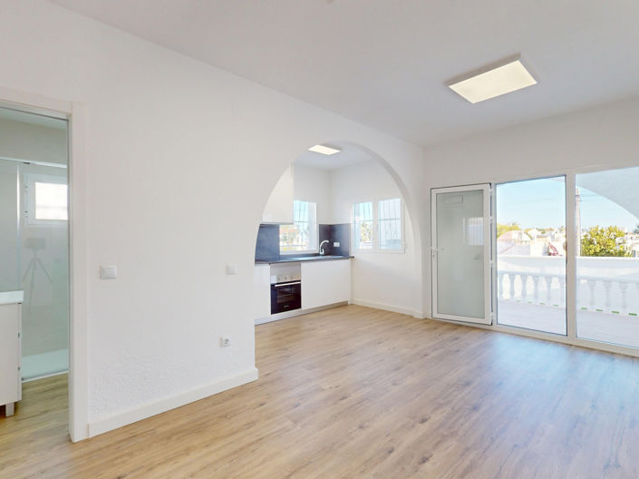 Image No.18-2 Bed Townhouse for sale