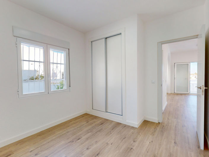 Image No.25-2 Bed Townhouse for sale